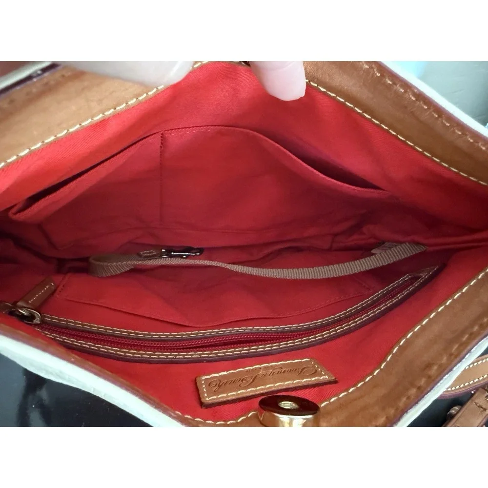 Dooney‎ And Bourke Beige Leather Shoulder Handbag Hobo Purse Red Lining Key Hold